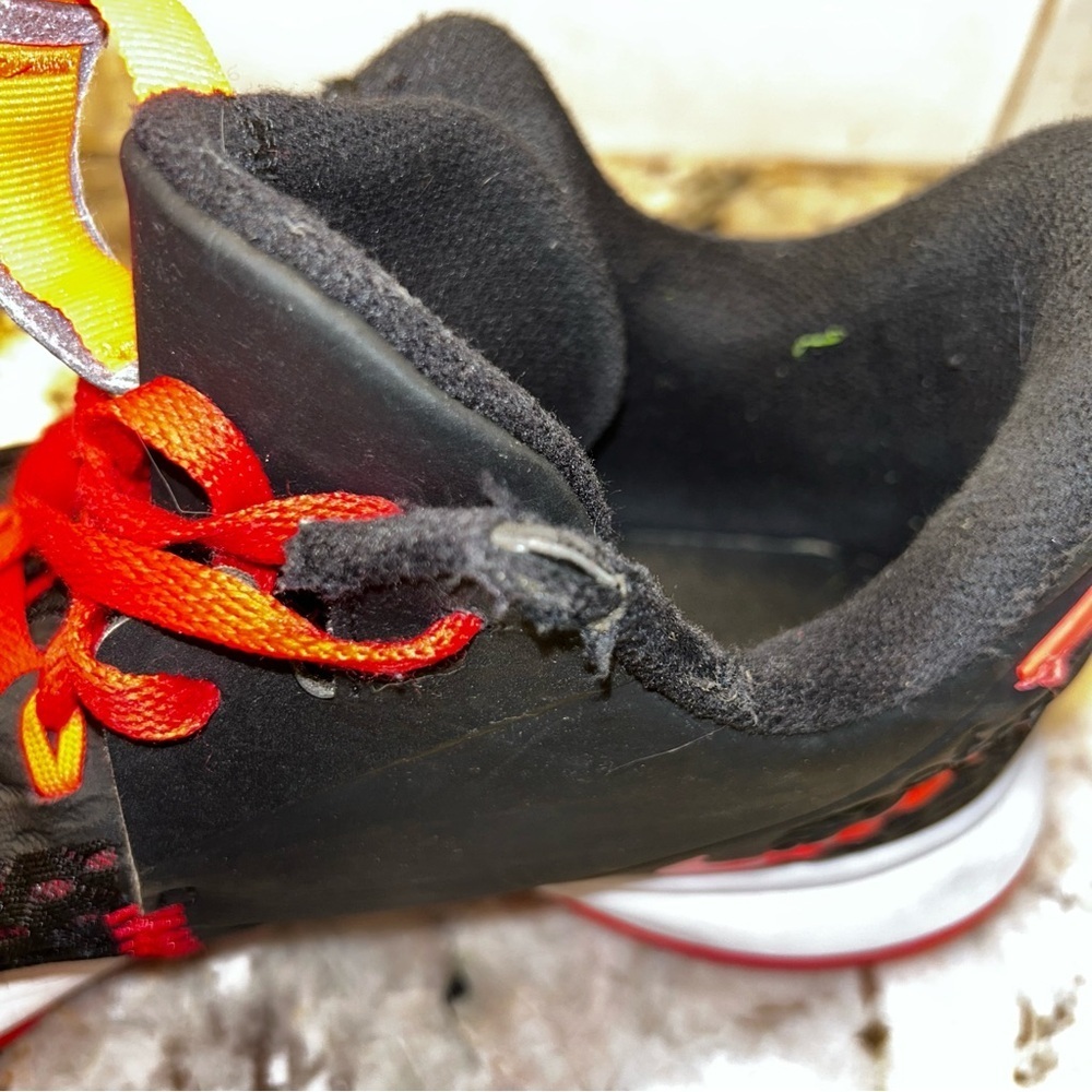 Nike Labron James Witness 5 Black and Red Basketball Shoes - Picture 7 of 7